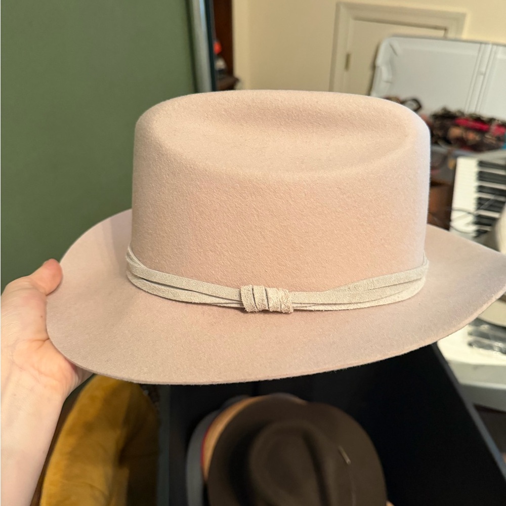 Neutral Pink Felt Rancher Hat with Suede Band